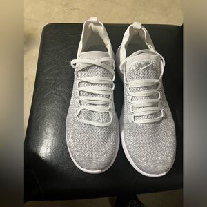 APL techloom breeze sneakers size 8